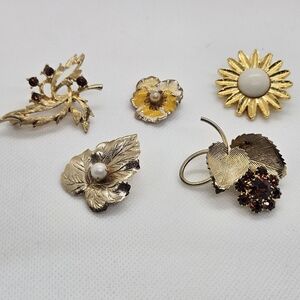 Vintage Gold Tone Brooches Rhinestone Gems Sarah Coventry Daisy Flower Leaf Pins